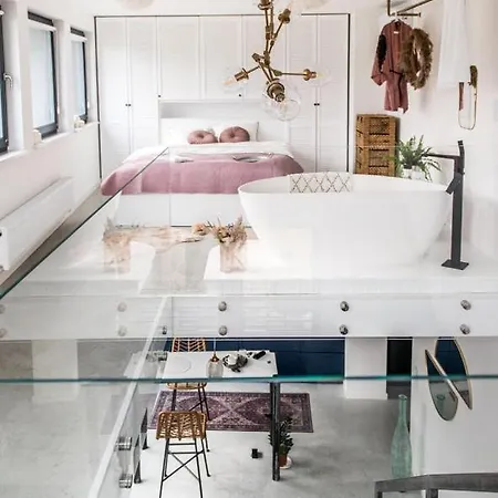 Hedo & Art Loft - Old Town بوزنان