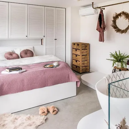 Hedo & Art Loft - Old Town شقة بوزنان