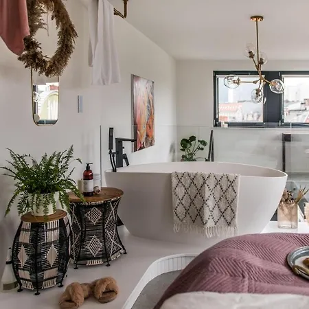 Hedo & Art Loft - Old Town * بوزنان